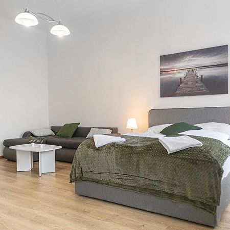 וינה Welcoming 2Br Apt. Near Akh- Perfect For Longstays מראה חיצוני תמונה