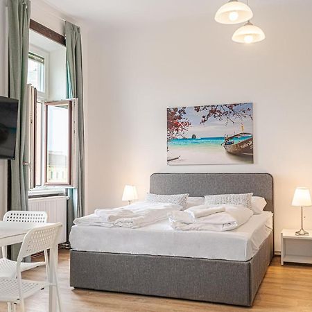וינה Welcoming 2Br Apt. Near Akh- Perfect For Longstays מראה חיצוני תמונה