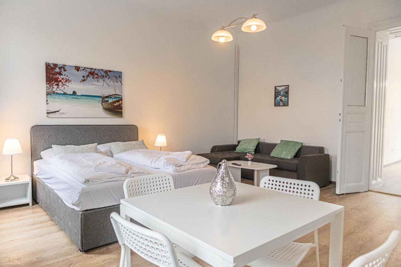 וינה Welcoming 2Br Apt. Near Akh- Perfect For Longstays מראה חיצוני תמונה