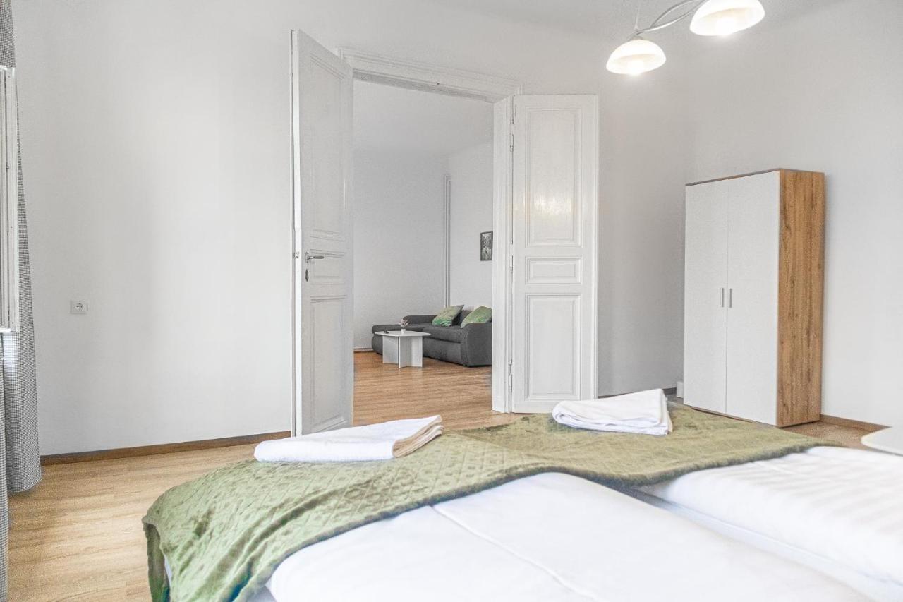 וינה Welcoming 2Br Apt. Near Akh- Perfect For Longstays מראה חיצוני תמונה